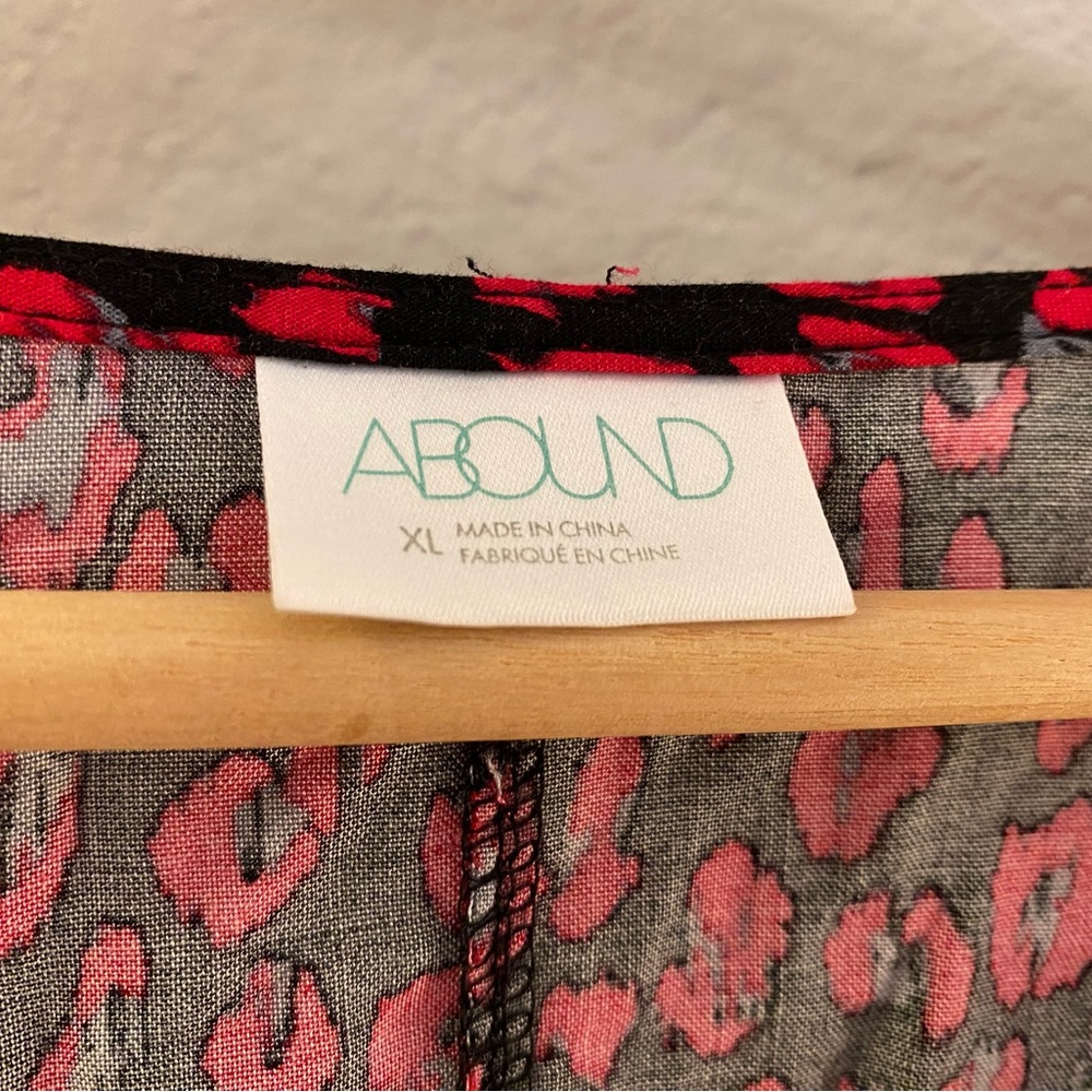 ABOUND Blouse - Picture 2 of 3